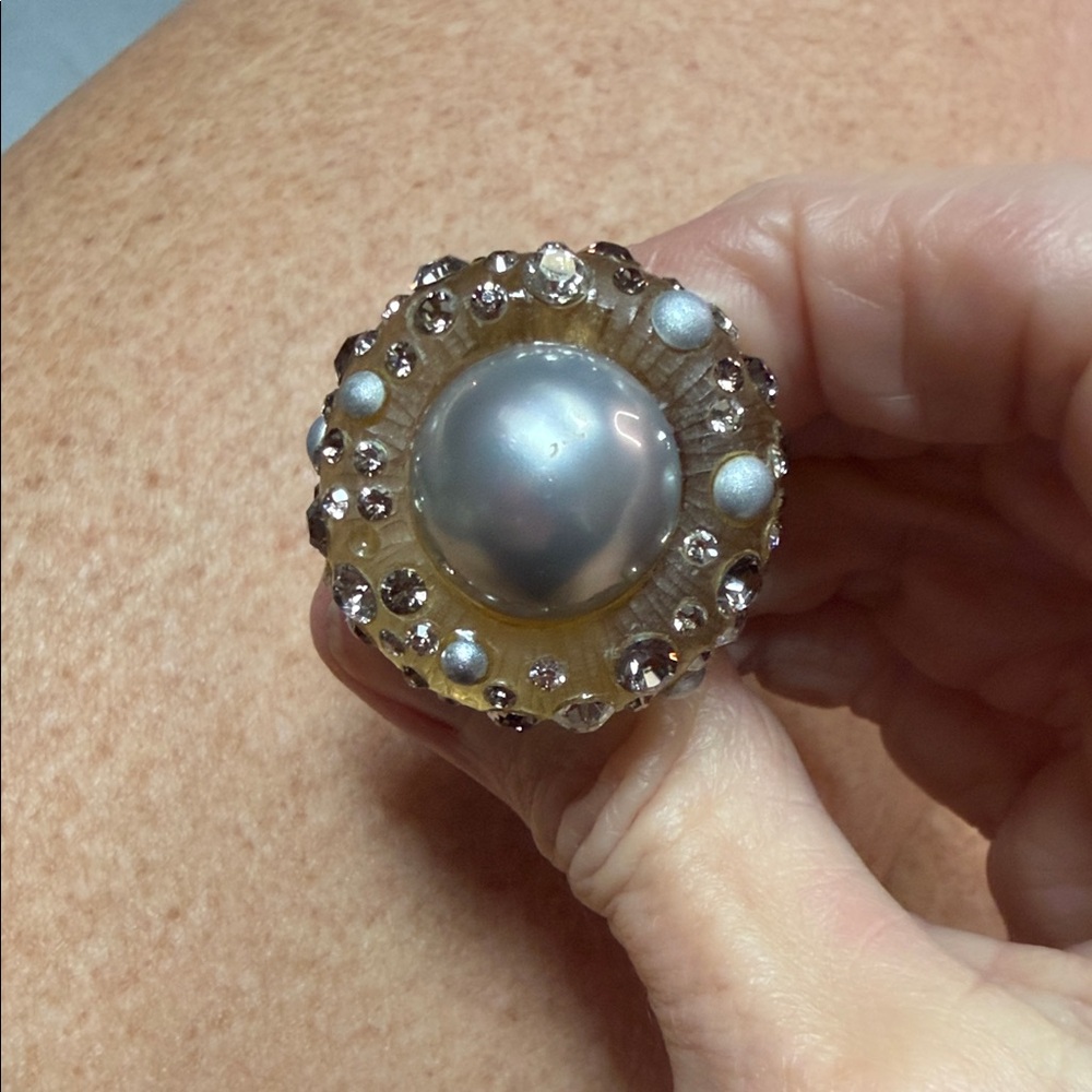 Alexis Bittar Used Elegant Pearl and Crystal Ring Gold Lucite Sz 8